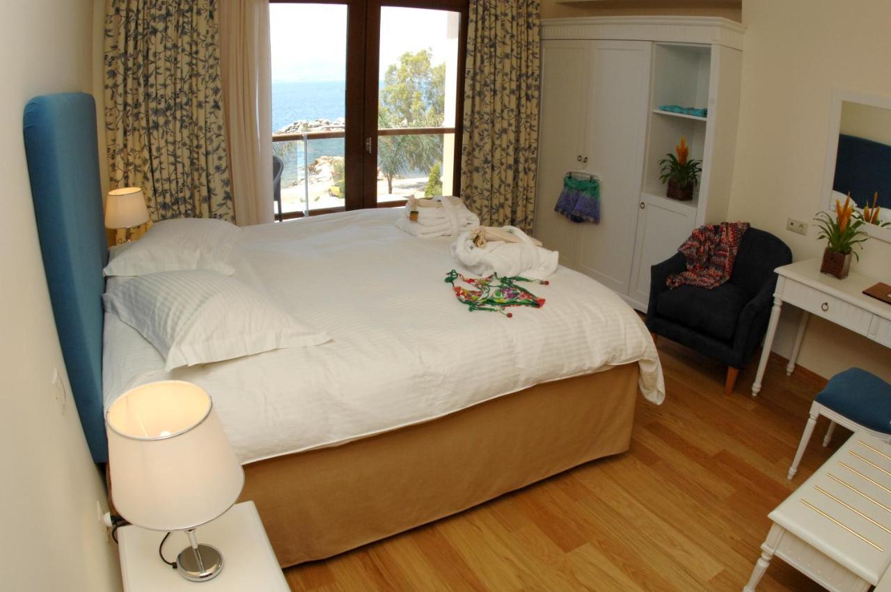Valis Resort Hotel Volos Luaran gambar A bedroom at the Hotel del Coronado