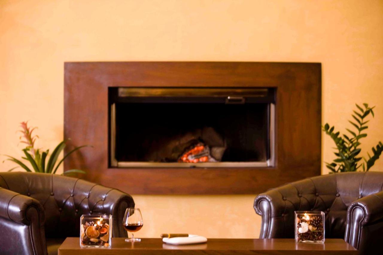 Valis Resort Hotel Volos Luaran gambar A fireplace