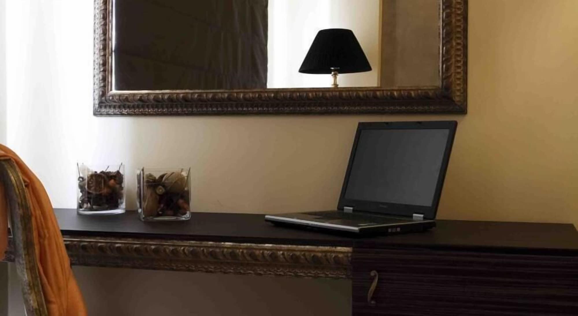 Valis Resort Hotel Volos Luaran gambar A mirror in a home