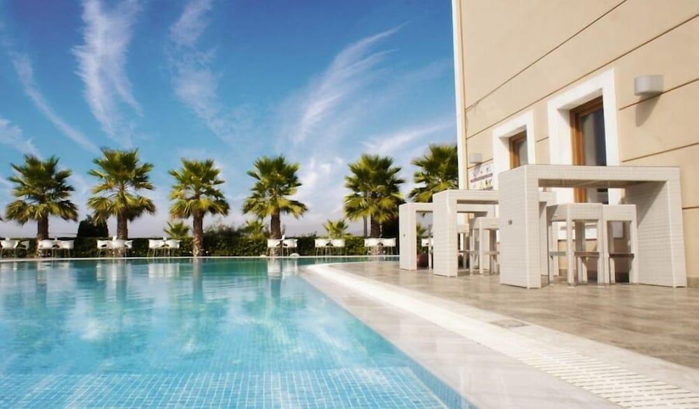 Valis Resort Hotel Volos Luaran gambar The pool at the hotel