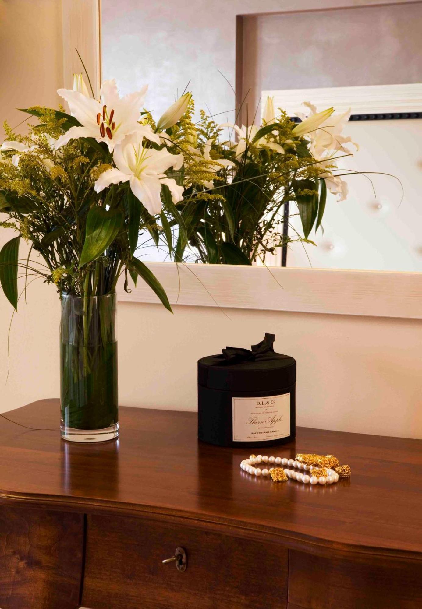 Valis Resort Hotel Volos Luaran gambar A candle from the collection