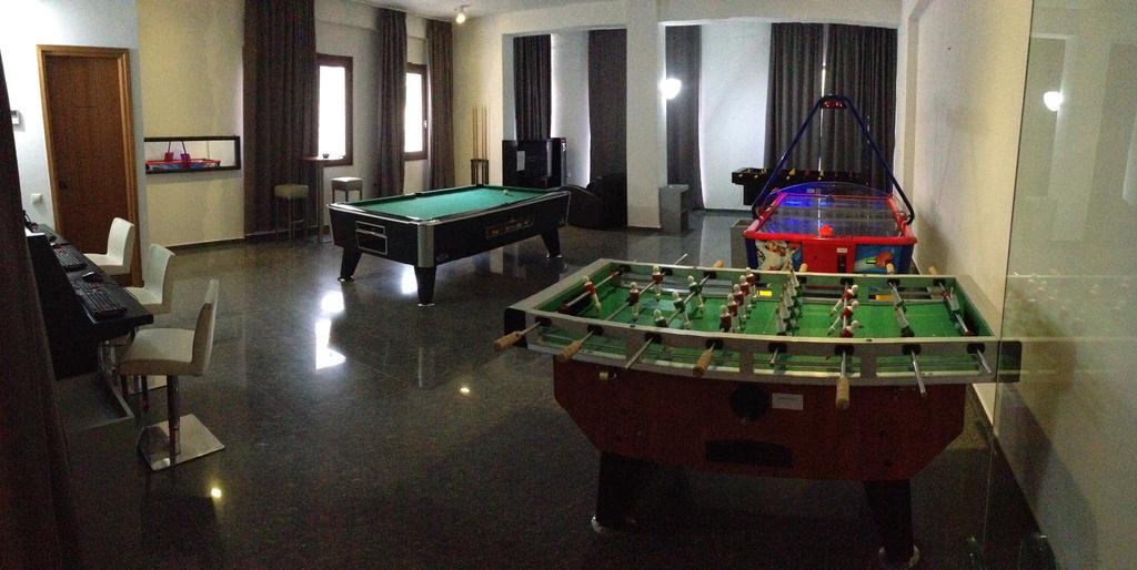Valis Resort Hotel Volos Luaran gambar Games room