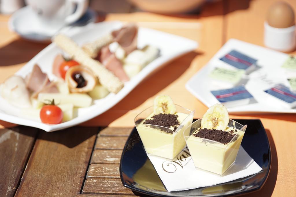 Valis Resort Hotel Volos Luaran gambar A typical tapas bar menu